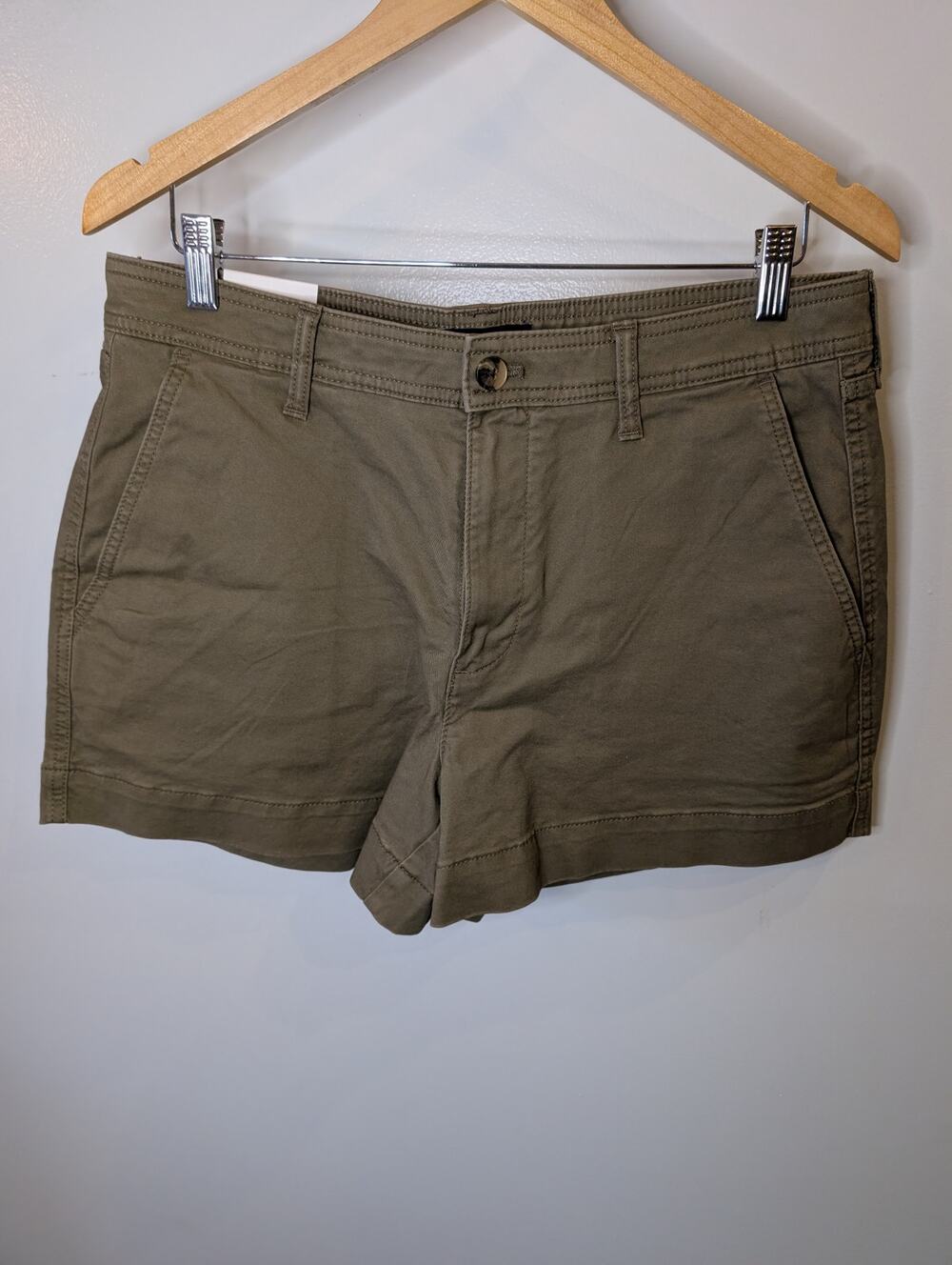 NWT Banana Republic Mid Rise Chino Shorts Olive Khaki Utility Size 10